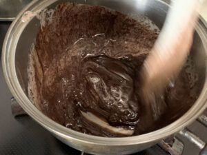 転写シートを使った生チョコの作り方　チョコを手早く溶かす